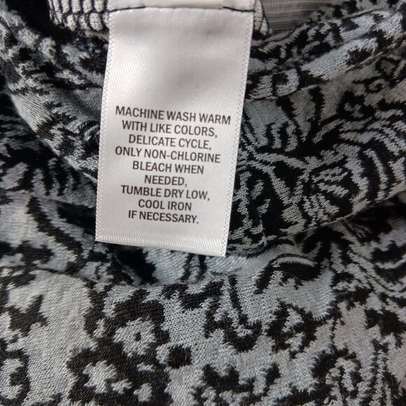Ophelia Roe 2X Gray Black Floral Pullover Top - Picture 6 of 6